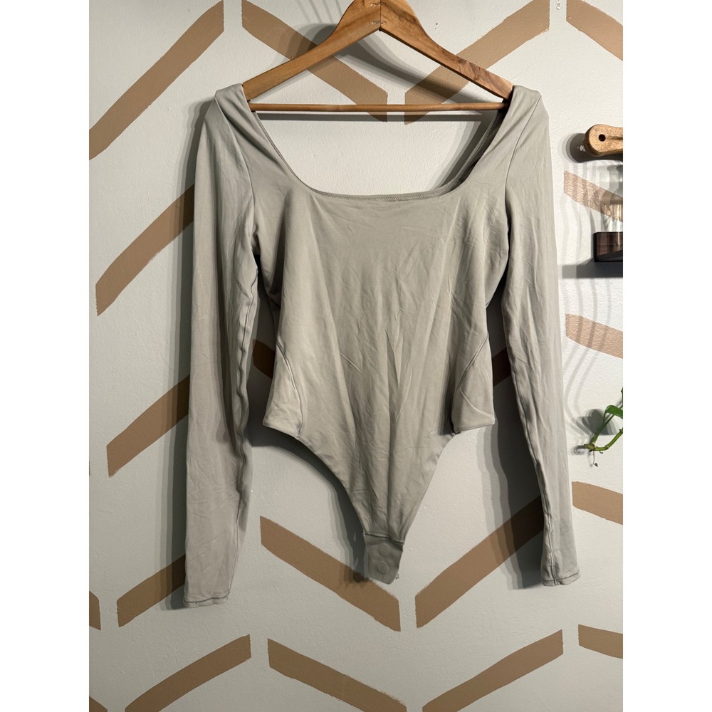 Lululemon Bodysuit Womens Medium Tan Long Sleeve Square Neck Snap Closure